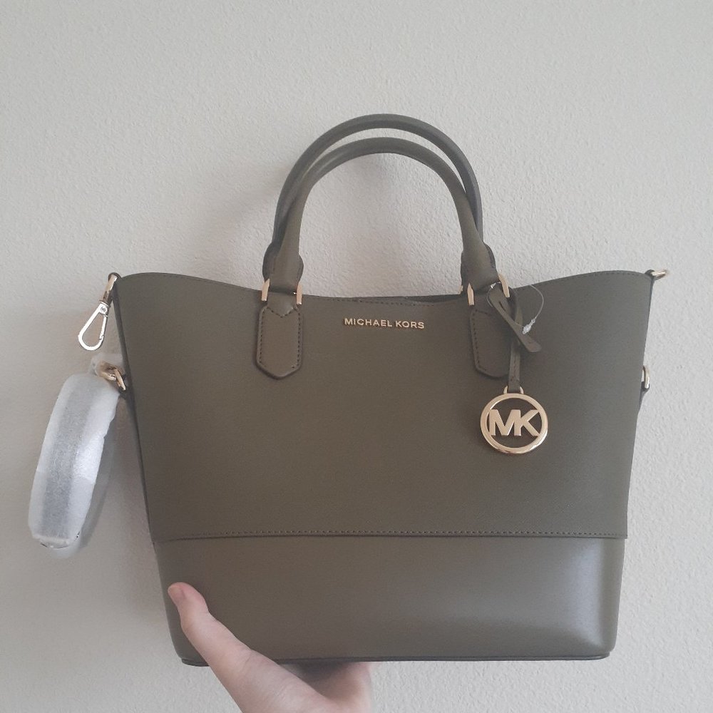 Michael Kors Trista Tote Bag / Bucket Bag